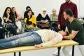 كلية الطب تنظّم برنامجاً تدريبياً عن المهارات الجراحية وإدارة الصدمات الطبية